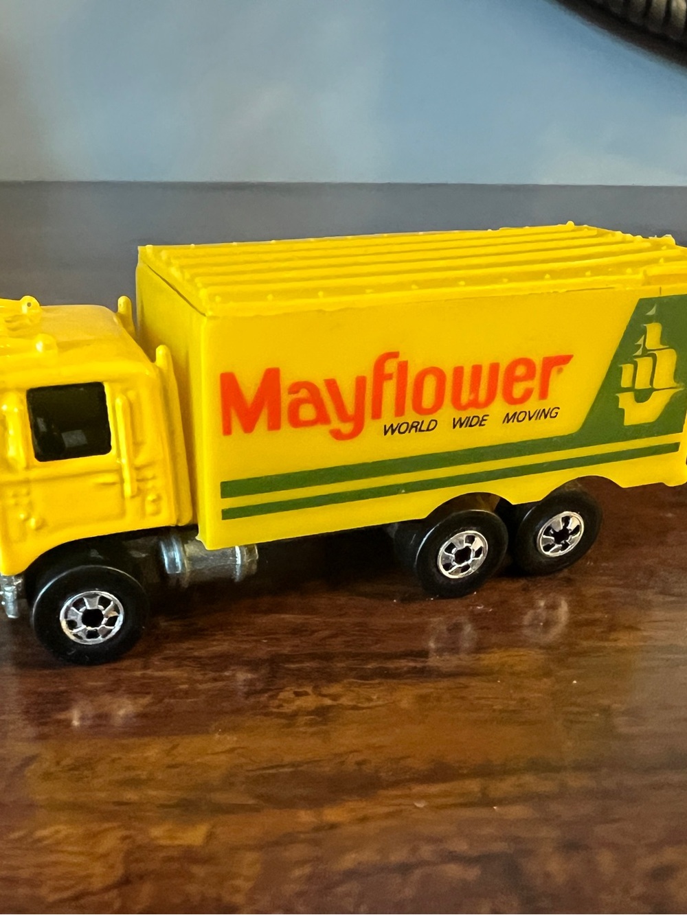 1984 Hot Wheels MAYFLOWER World Wide Moving Highway Hauler Yellow Workhorses